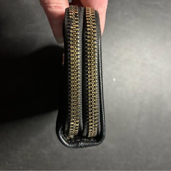 Juicy Couture Black Heart Double Zip Around Wallet - Picture 4 of 10